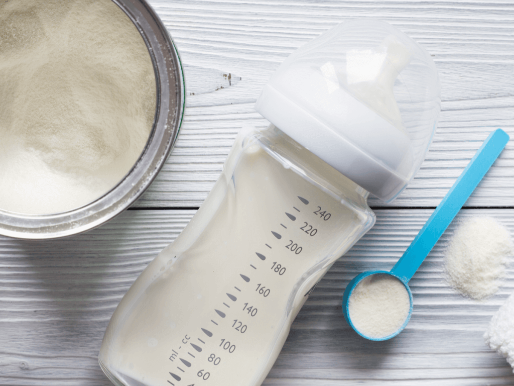 赤ちゃんの粉ミルク、製品によって何が違う？メリット・デメリットや選ぶ時のポイント、乳幼児期から使える人気商品6選