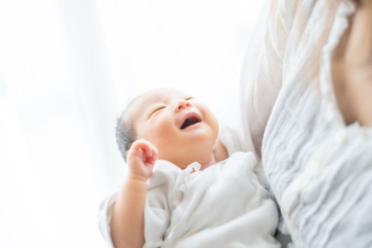 生後1ヶ月の赤ちゃんの育児の悩みと対策